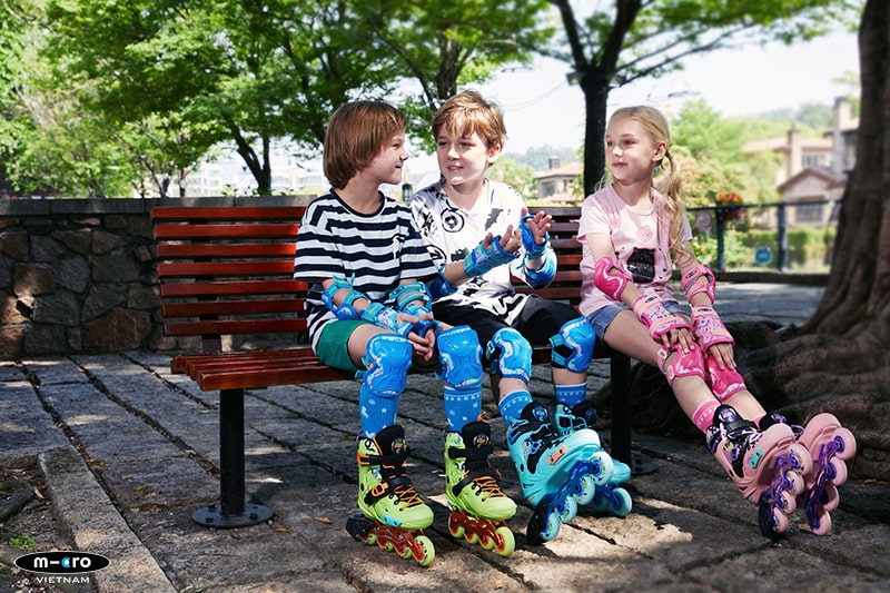 Trẻ sử dụng giày patin Micro infinite CE